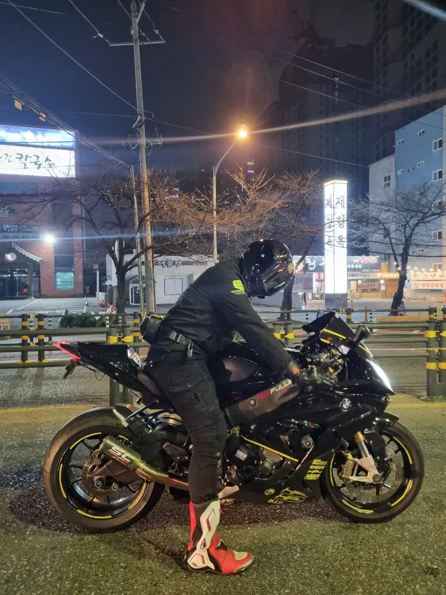 17년식 s1000rr 판매합니다. 최상컨디션